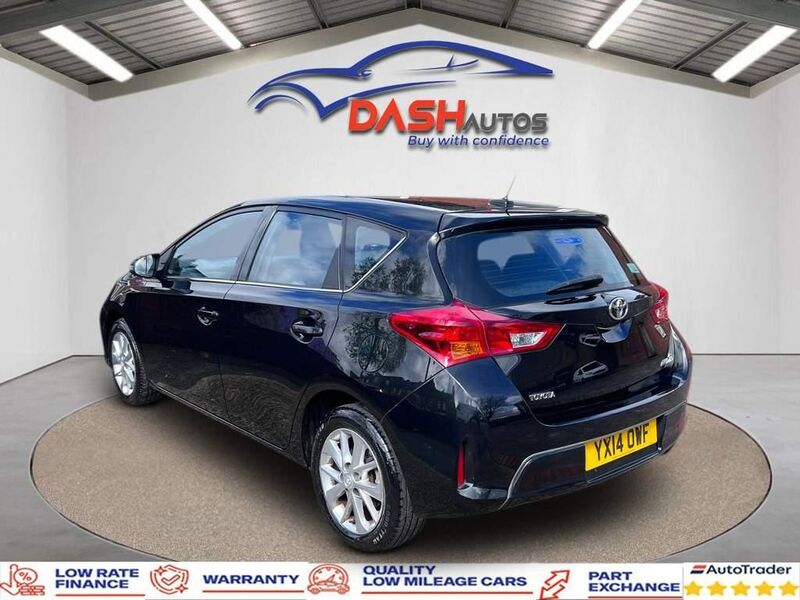 TOYOTA AURIS