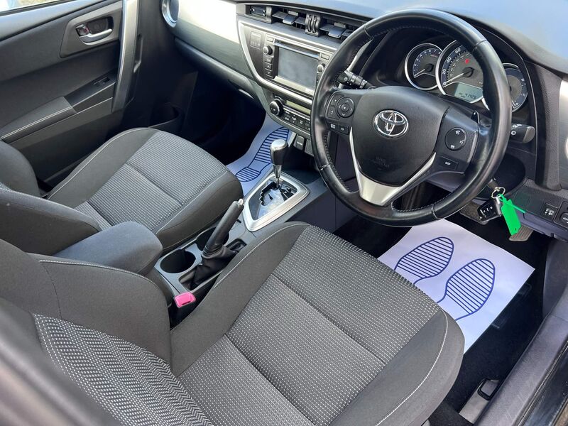 TOYOTA AURIS