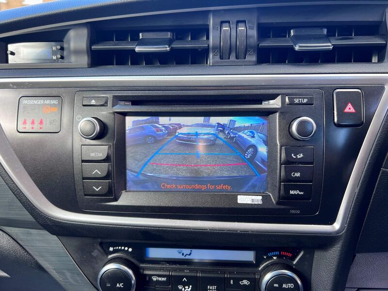 TOYOTA AURIS
