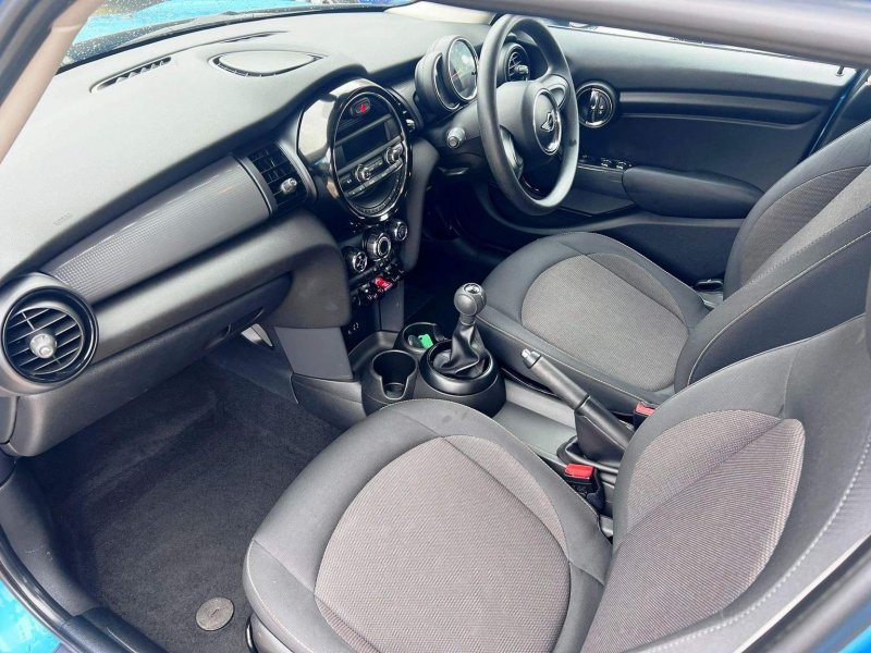 MINI HATCH