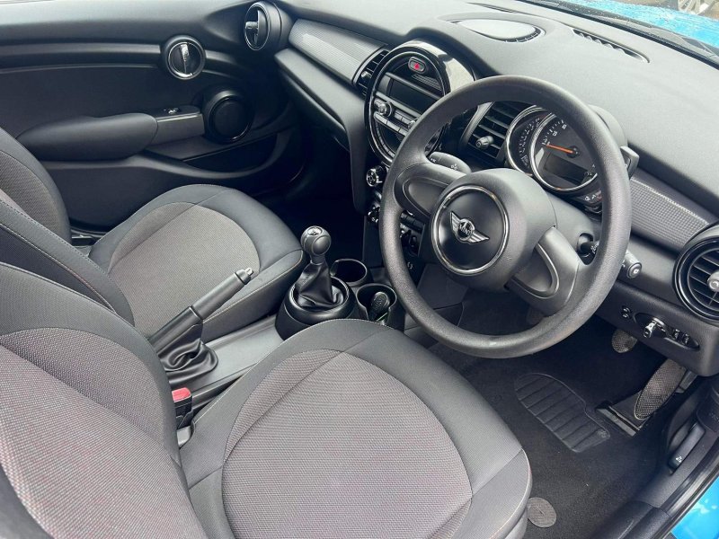 MINI HATCH
