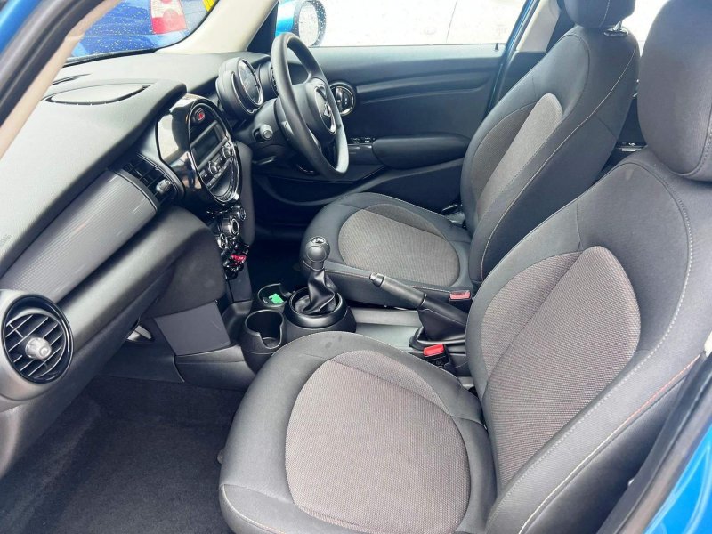MINI HATCH