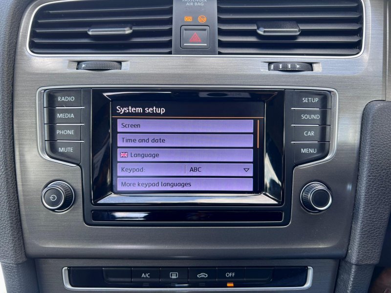 VOLKSWAGEN GOLF
