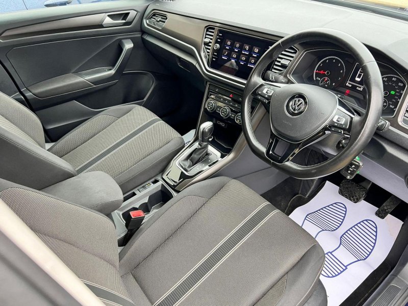 VOLKSWAGEN T-ROC